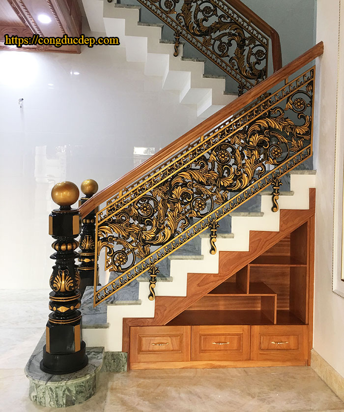 Cầu thang nhôm cổ điển